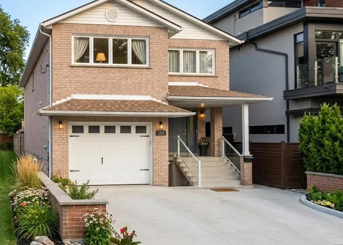 Charming 3 Bedroom Home Near The Lake