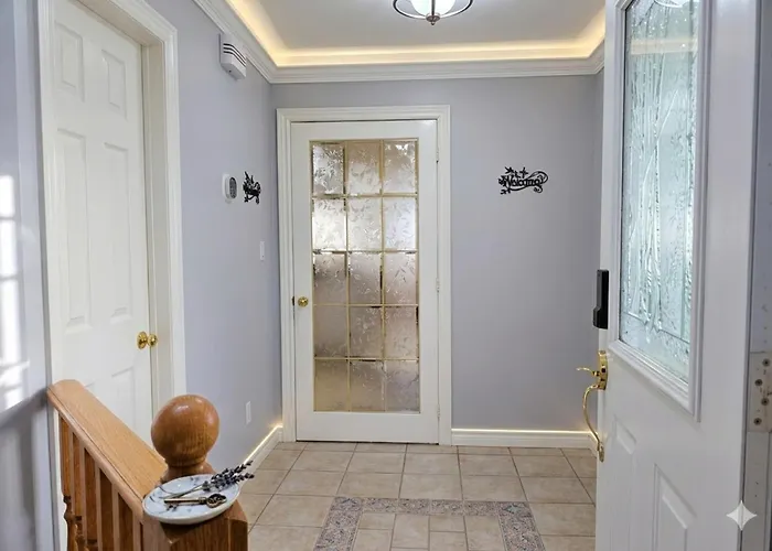 Charming 3 Bedroom Home Near The Lake