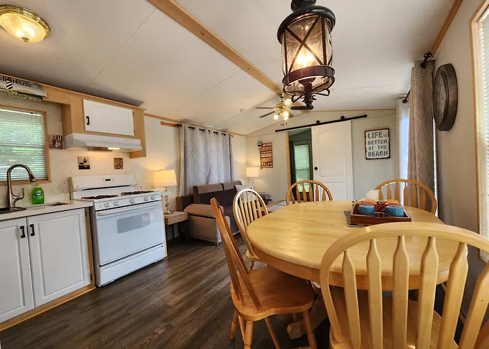 2 Bedroom Cottage With Lake View At Sherkston Resort, Sleep 6